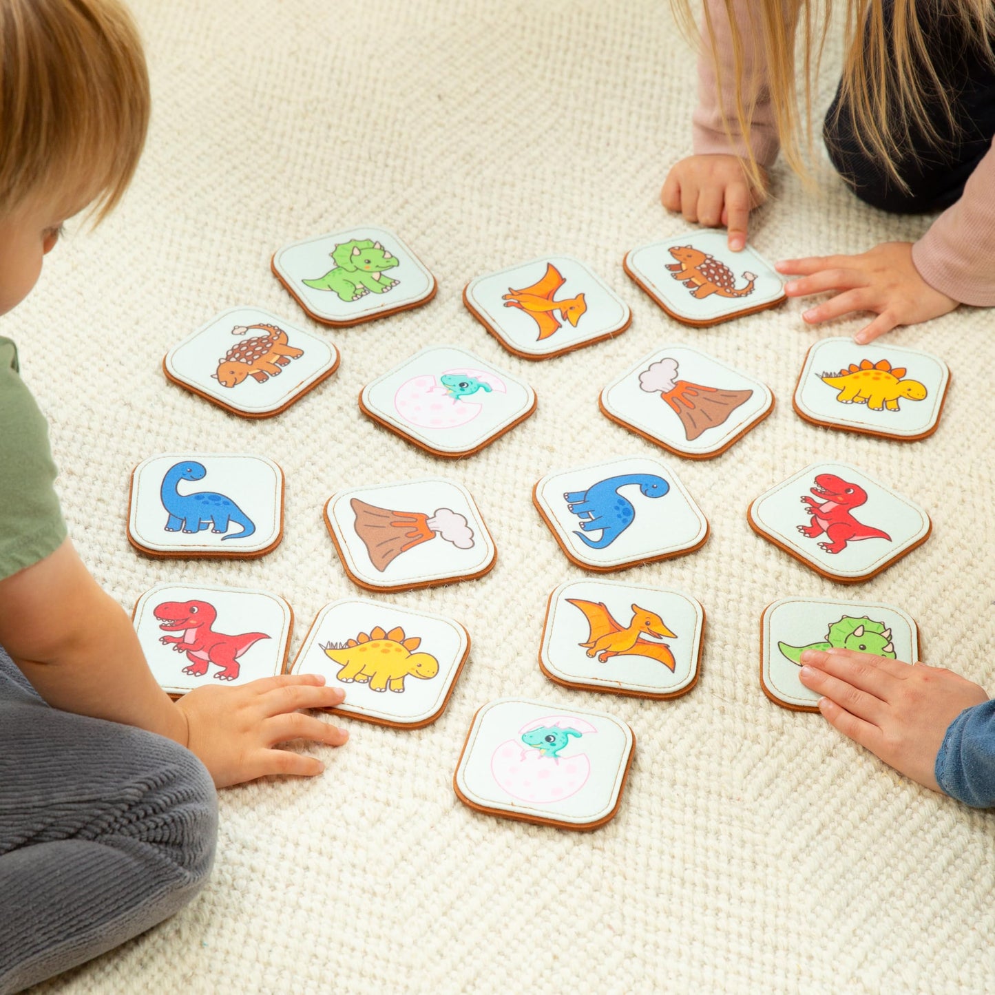 Peapod Play Felt Dinosaur Matching Game for Toddlers – Dino Memory Game & Flash Cards – Soft and Safe for Ages 1+ – Montessori Preschool Learning Activity – Educational Dinosaur Toy for Girls & Boys