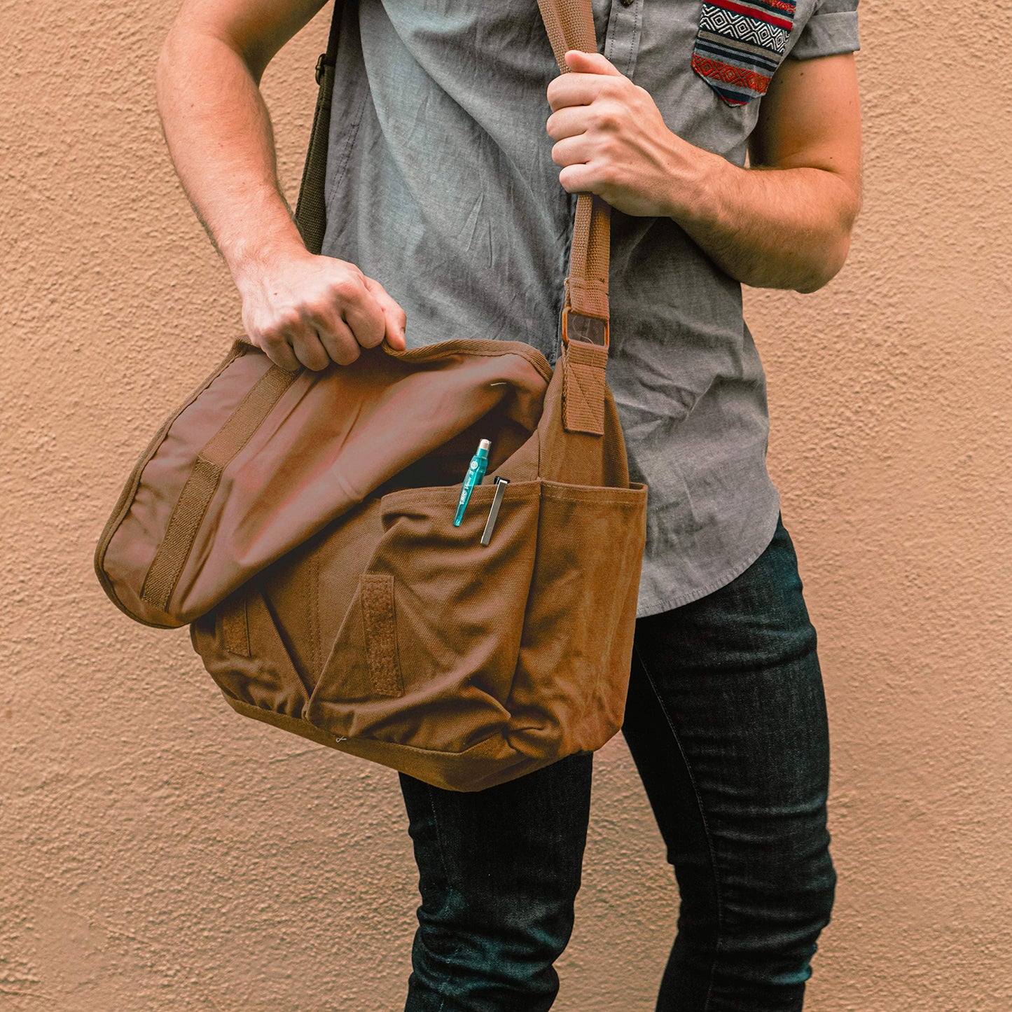 Sweetbriar Classic Vintage Messenger Bag, Washed Brown