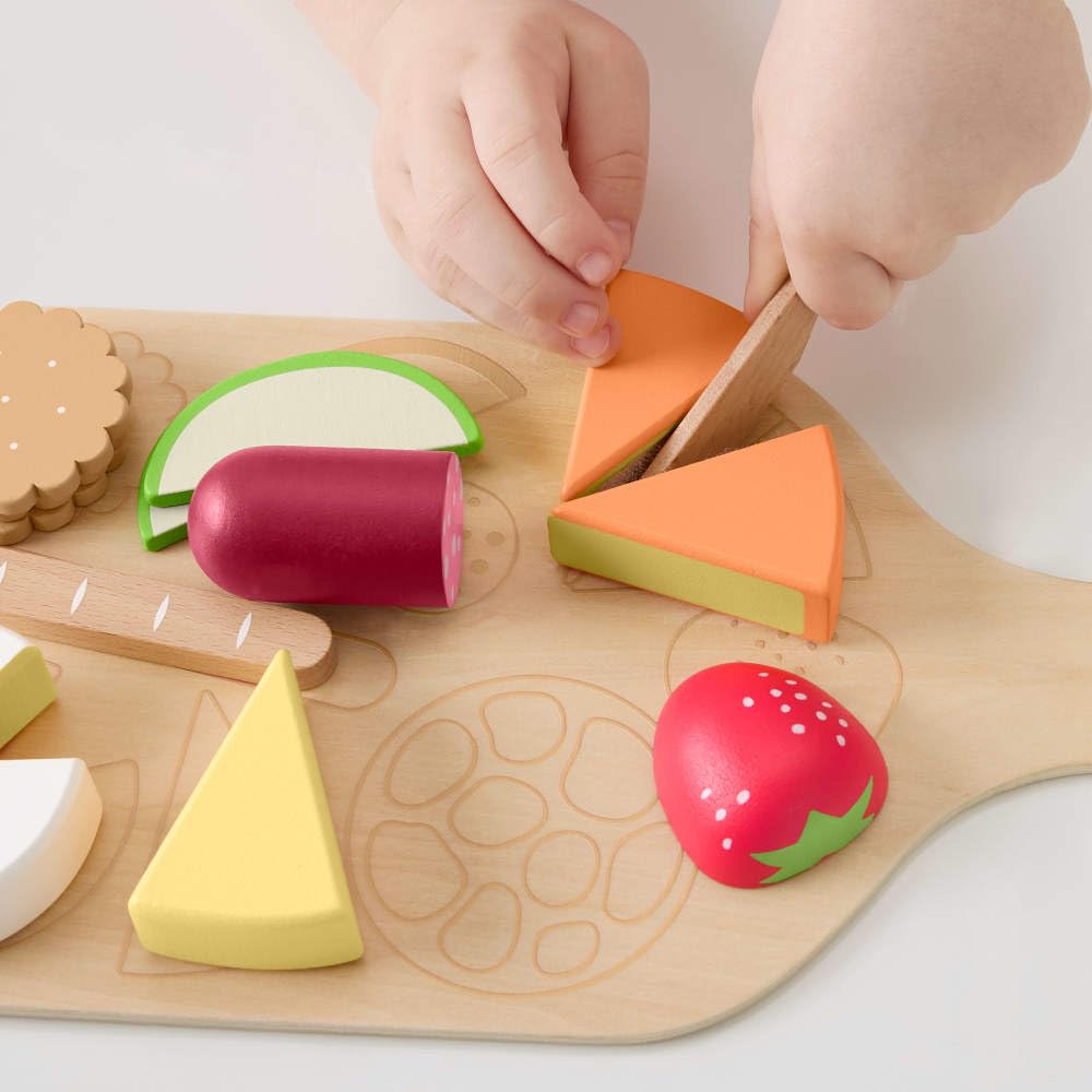 Fisher-Price Wood Pretend Play Toy Charcuterie Board Set, 19-Piece Playset with Wood & Fabric Food for Preschool Kids Ages 3+ Years