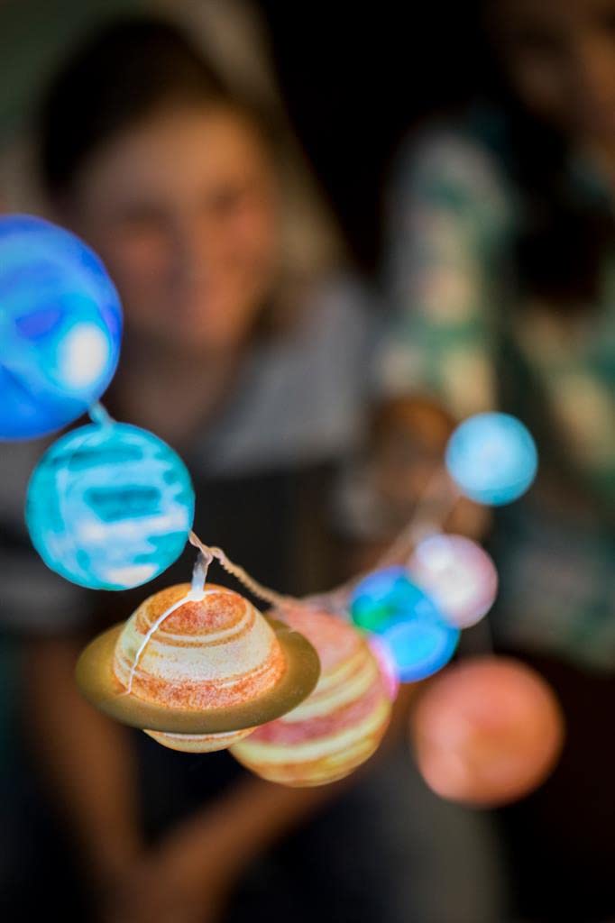 4M: STEAM Powered Kids: Solar System String Lights - Assemble & Paint Your Mini-Planetarium, LED Lights, DIY Outer Space Art & Craft Kit, Kids Ages 5+