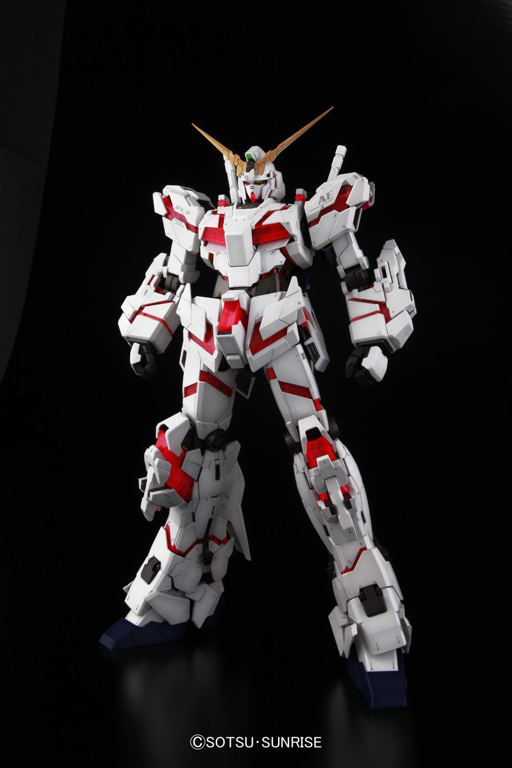 Bandai Hobby PG RX-0 Unicorn Gundam Model Kit (1/60 Scale) (BAN194365)