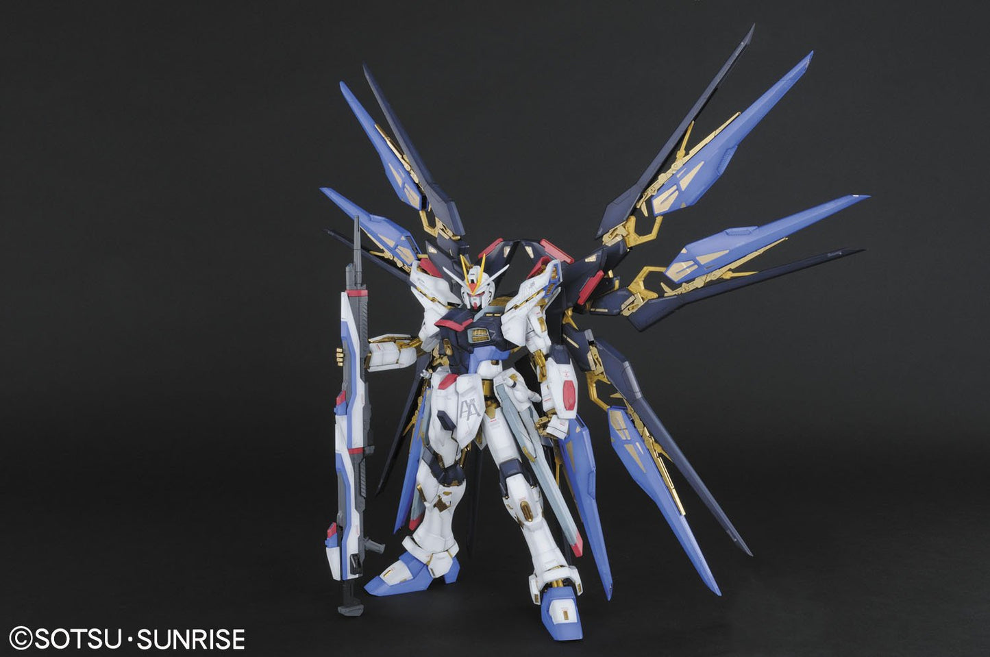 Bandai Hobby - Gundam Seed Destiny - Strike Freedom Gundam PG Model Kit