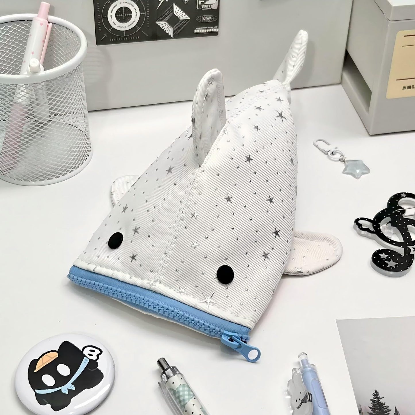 MemeChic Shark Pencil Case Creative Novelty Fish Shape Large Capacity Pen Bag，Adorable Stationery Storage Bag,Coin Purse，Funny Pencil Pouch,Multi-Purpose Organizer (White)