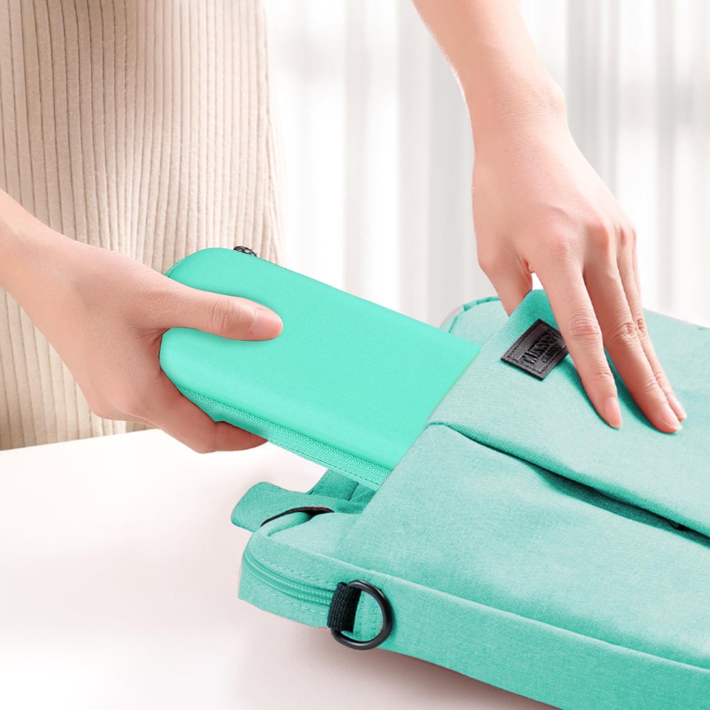 AGPTEK Case Holder for Apple Pencil, Slim PU Leather Carrying Case Pouch Cover Compatible with Apple Pen Accessories, USB Cable, Earphone, Samsung Stylus iPad Pro Pen/Pencil, Recording Pen, Green