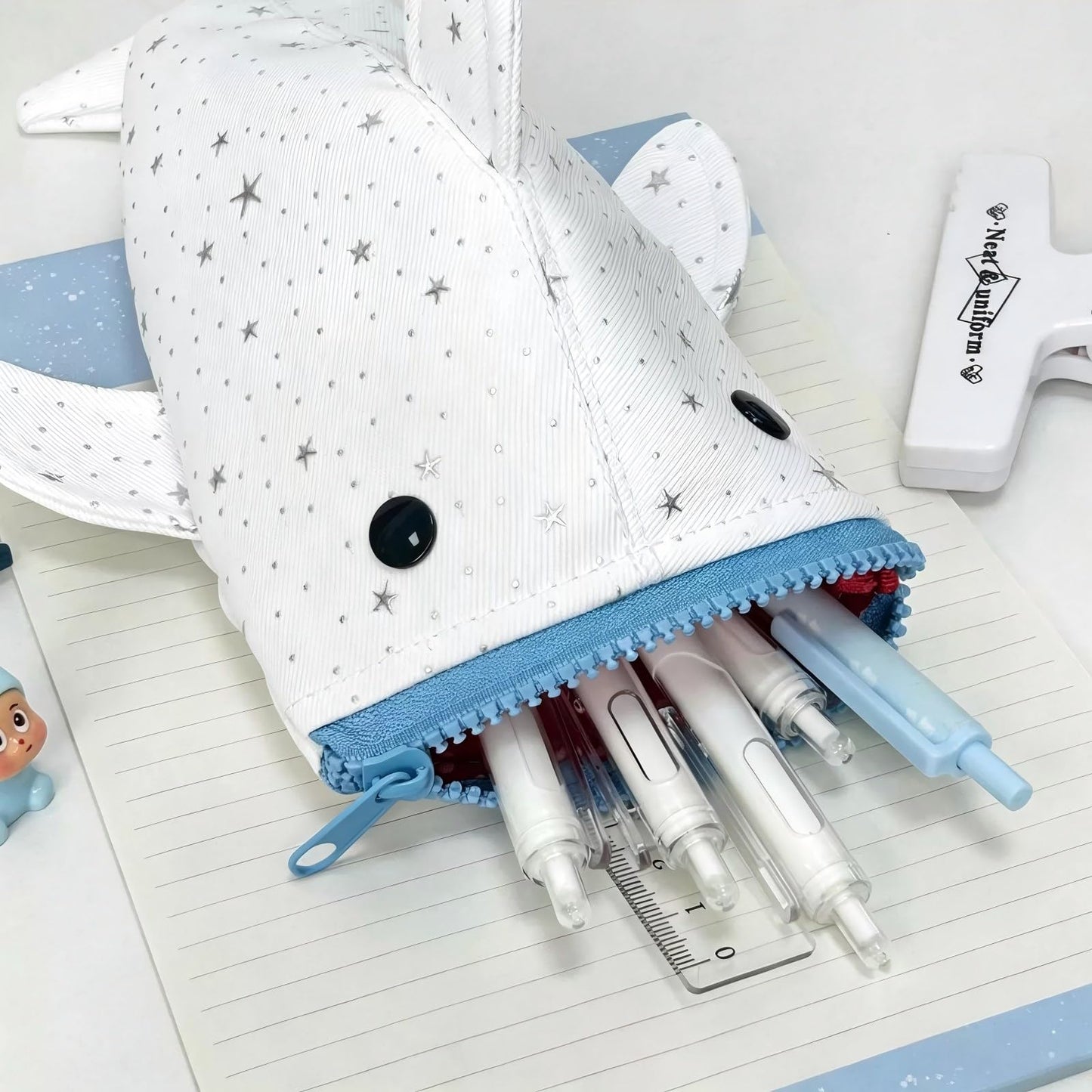 MemeChic Shark Pencil Case Creative Novelty Fish Shape Large Capacity Pen Bag，Adorable Stationery Storage Bag,Coin Purse，Funny Pencil Pouch,Multi-Purpose Organizer (White)