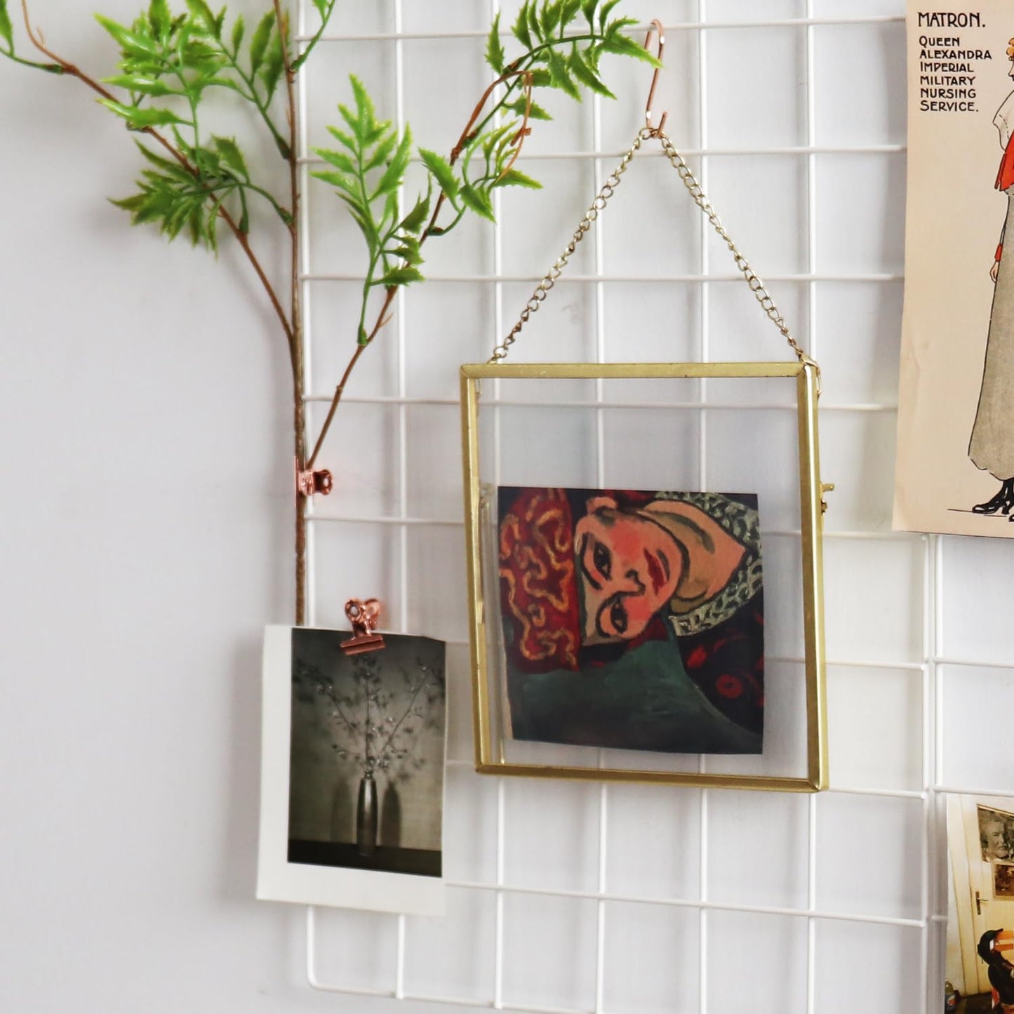 PEAUARL Metal Mesh Wall Grid Panel for Photo Display,Message Board,Size: 17.5" x 11.8",Pack of 2 (White)