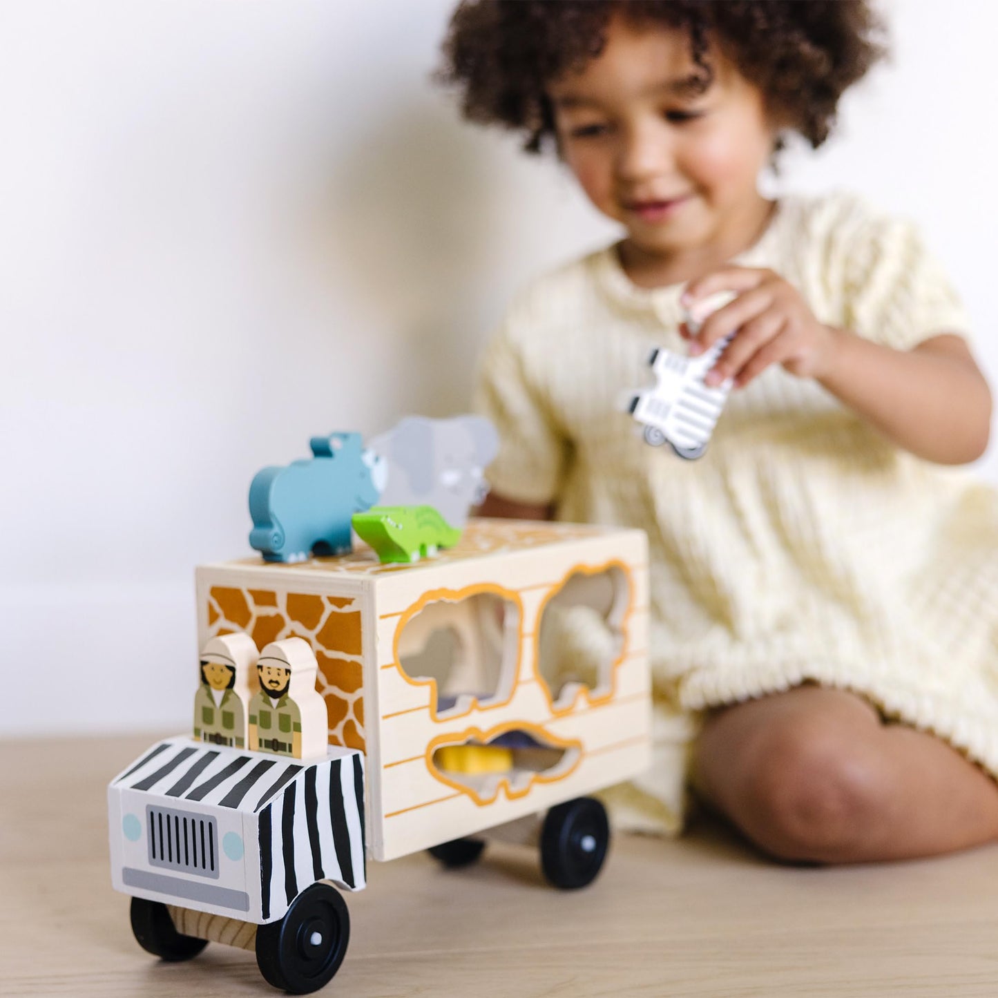 Melissa & Doug Animal Rescue Shape-Sorting Truck - Wooden Toy with 7 Animals and 2 Play Figures