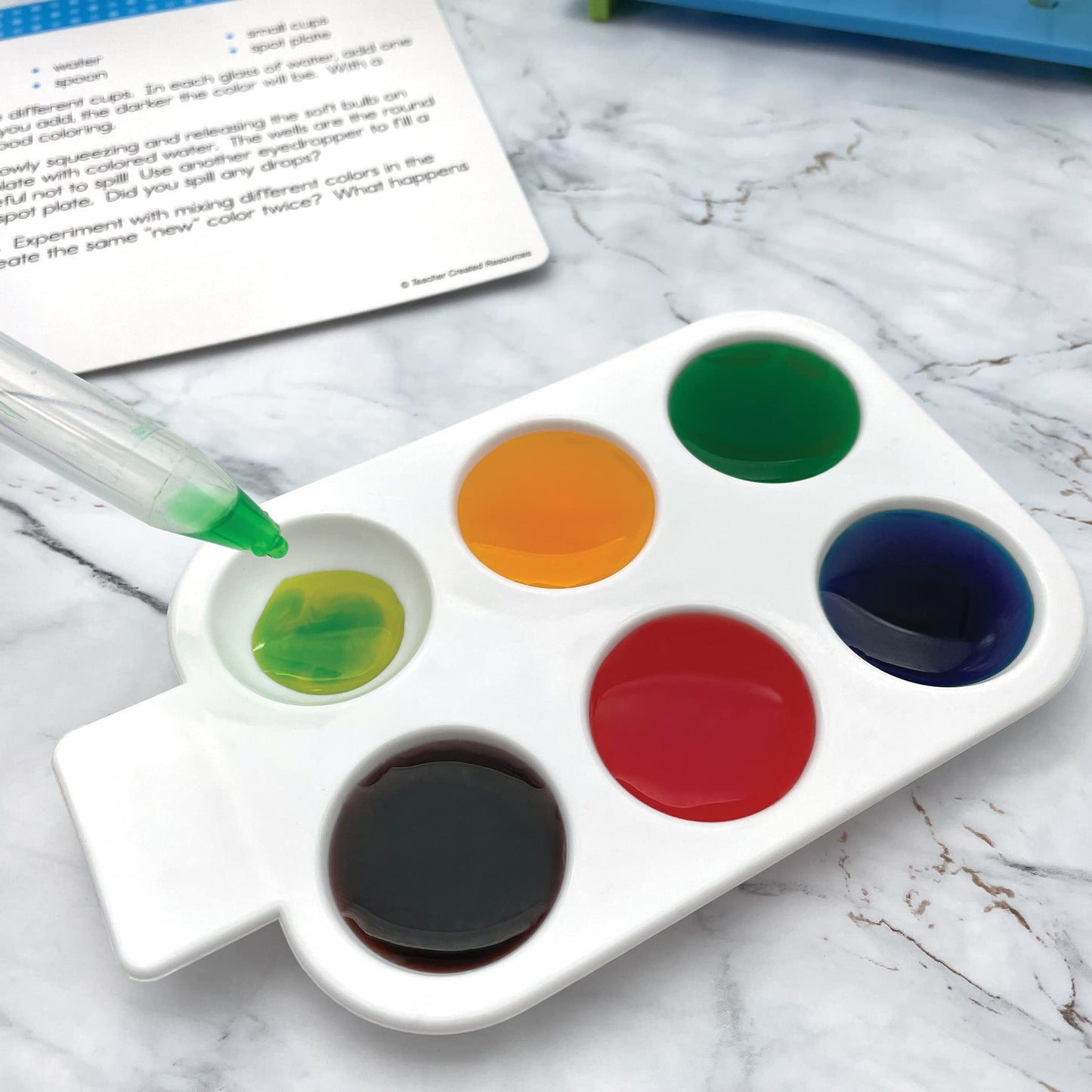Teacher Created Resources Up-Close Science: Eyedroppers & Spot Plates Activity Set (TCR20367)