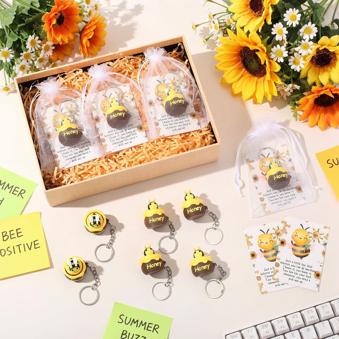 Junkin 24 Sets Bee Clicker Fidget Keychains Positive Gifts 3D Printed Honeybee Clicker Fidget Stress Relief Key Rings with Inspirational Cards for Graduation Teacher Employee Coworker Nurse