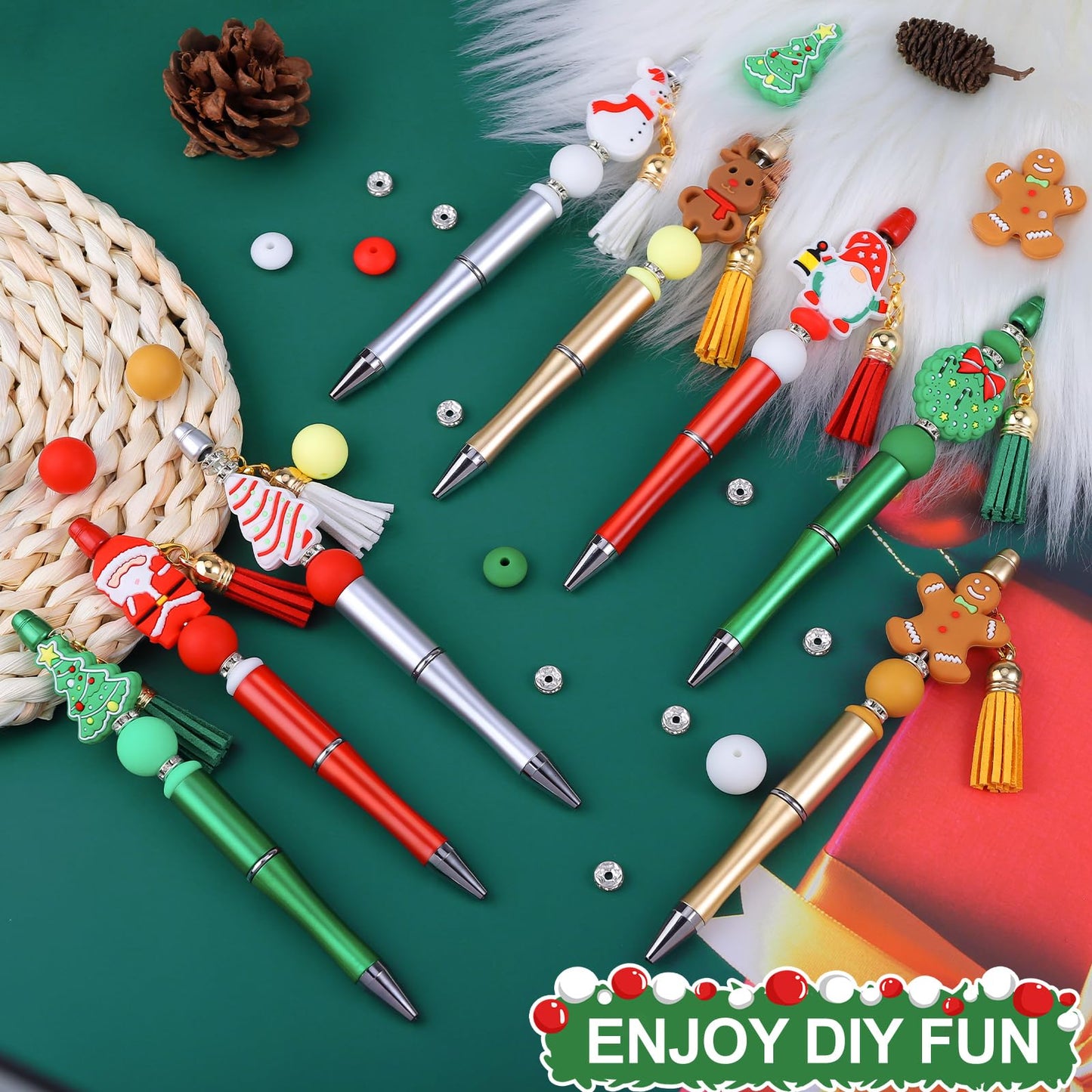 CZWZ 8 Pcs Christmas Beadable Pens, Plastic Beadable Pens with Multicolor Silicone Beads, Christmas Snowman Pine Tree Floral Hoop Deer Pens for Christmas Office School Supplies