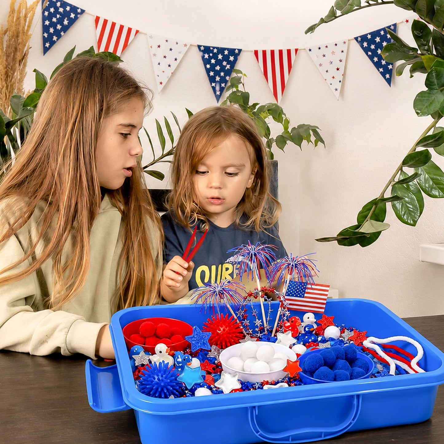 Cinrobiye 186 Pcs 4th of July Sensory Bin Fillers Set, Independence Day Sensory Bin Activity Kit with Storage Box, Sensory Bin Supplies, Fourth of July Crafts, Patriotic Party Activities