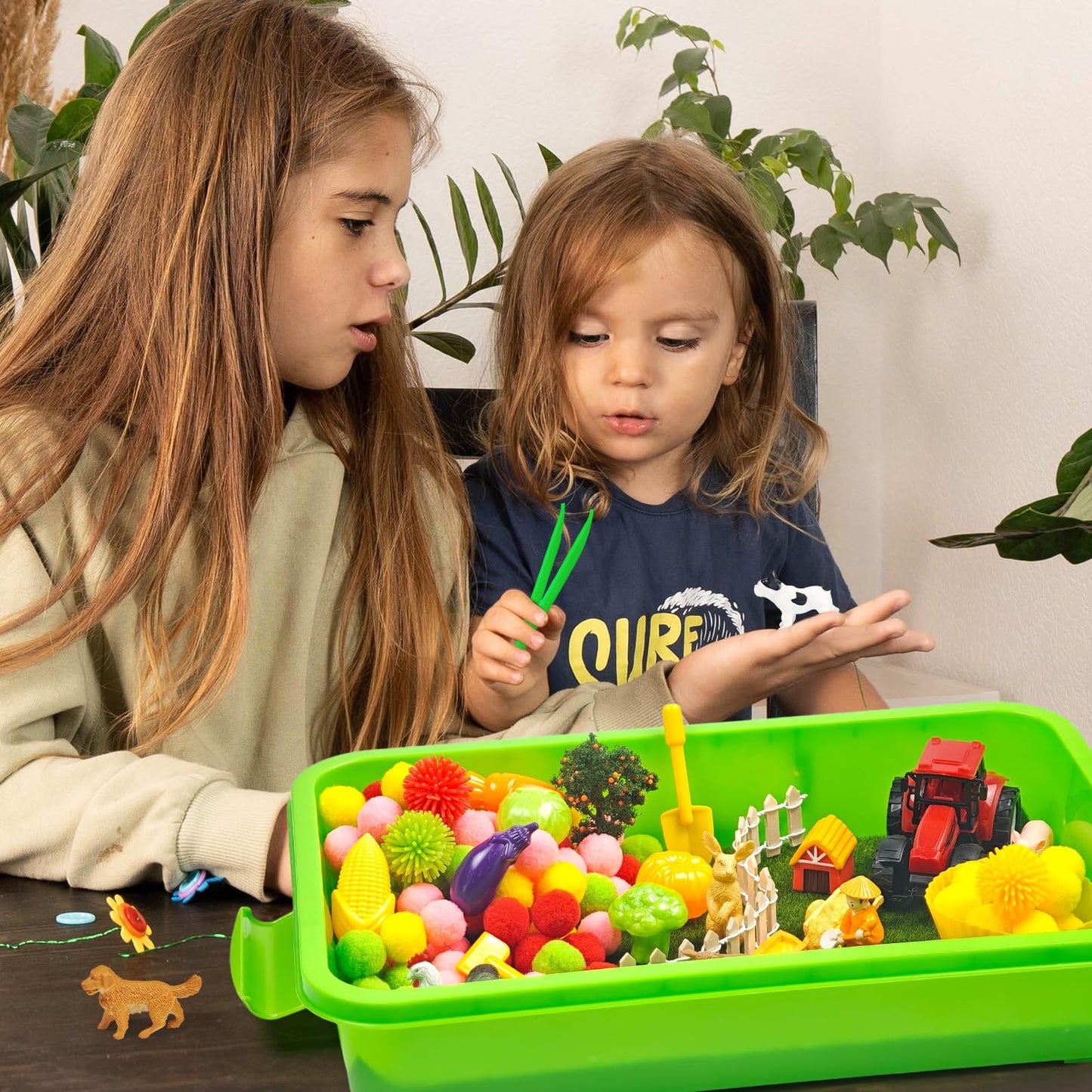 Cinrobiye 159 Pcs Farm Animal Sensory Bin Fillers Set with Storage Box, Barnyard Animals, Tractor and Farmhouse Accessories for Farm Sensory Bin, Classroom Activities, Home Projects and Theme Setup