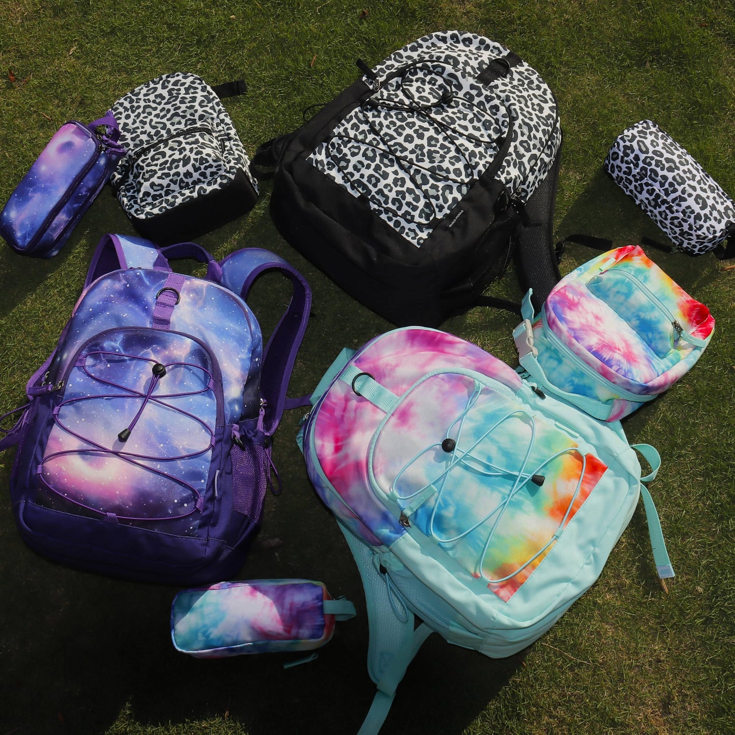 Choco Mocha Snow Leopard Backpack for Teen Girls, Travel School Backpack for Girls Middle School Large Bookbag 18 Inch, Black