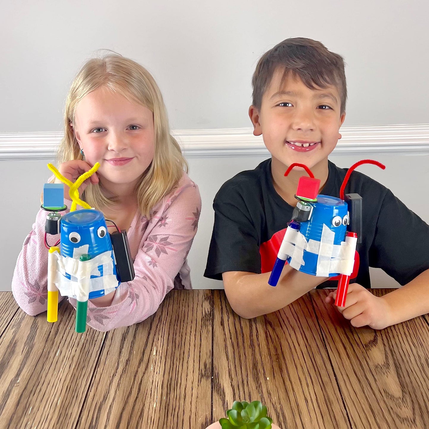Scribble Bot Kit, 10-Pack – Build 10 Motorized Drawing Robots, Complete Simple Circuits STEM Project Kit for Classrooms, Ages 8+